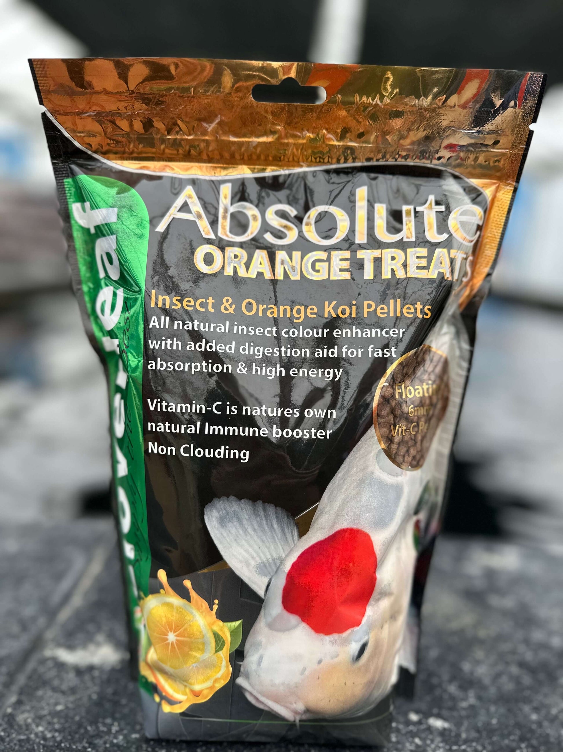 Cloverleaf Koi Treats Orange Flavour 850g Pellets, high-protein floating treats for koi and goldfish.